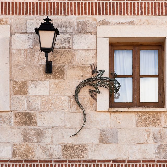 Bodega Valtoñar outdoor decoration